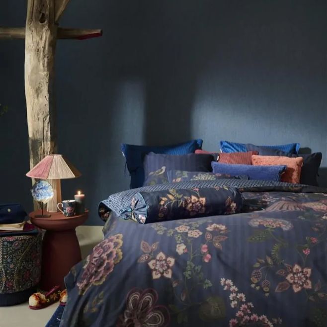 Jedinečné vzory, detail a atmosféra v každom výrobku. To je kolekcia obľúbená kolekcia PIP ŠTÚDIO! Očarí a dotvorí Váš...