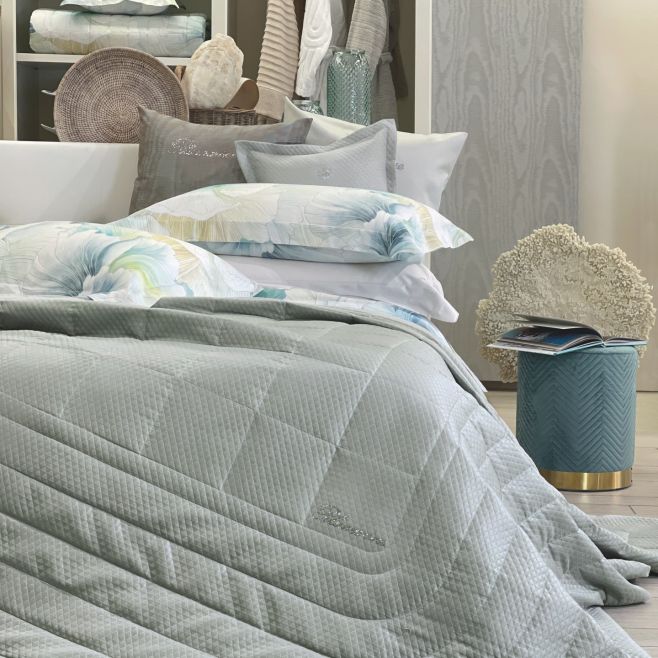 Objavte kúzlo talianskej kolekcie Blumarine Primizia 💎 Kolekcia, ktorá spája jemnosť, eleganciu a ženskosť v každom...